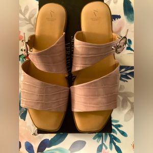 Vera Wang “Grosbeak” lavender sandals size 10